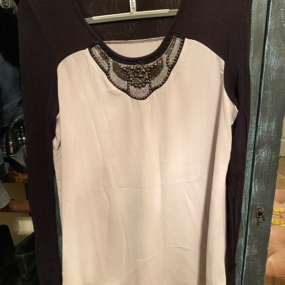 Studio Y long sleeve silky dress shirt with embellishments. - Picture 5 of 9